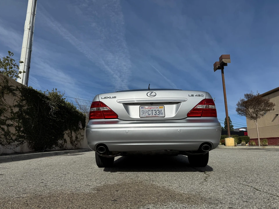 2005 Lexus LS 3rd Gen - Image 17 of 31