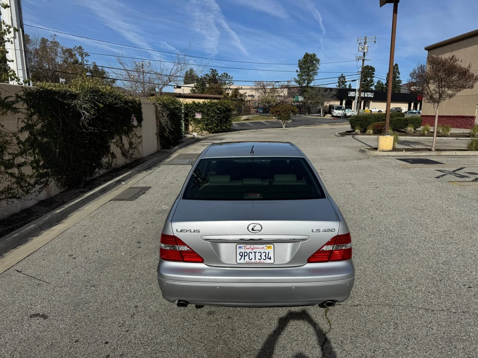 2005 Lexus LS 3rd Gen - Image 16 of 31