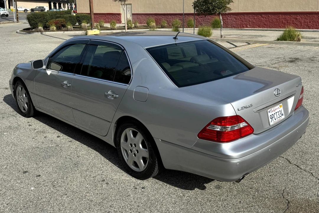 2005 Lexus LS 3rd Gen - Image 4 of 31