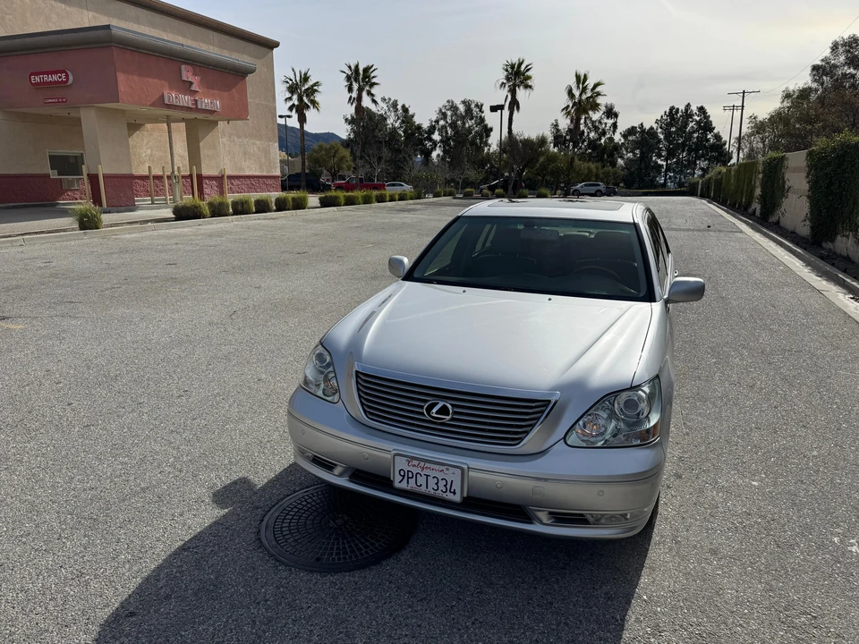 2005 Lexus LS 3rd Gen - Image 9 of 31