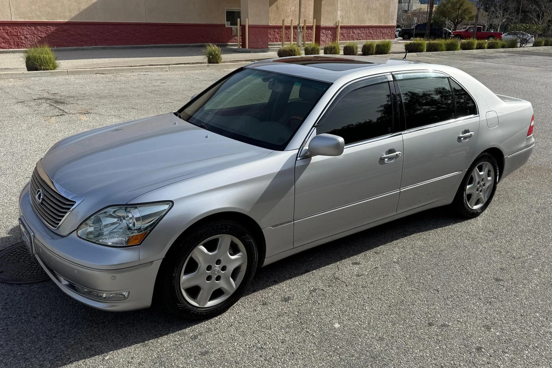 2005 Lexus LS 3rd Gen - Image 12 of 31