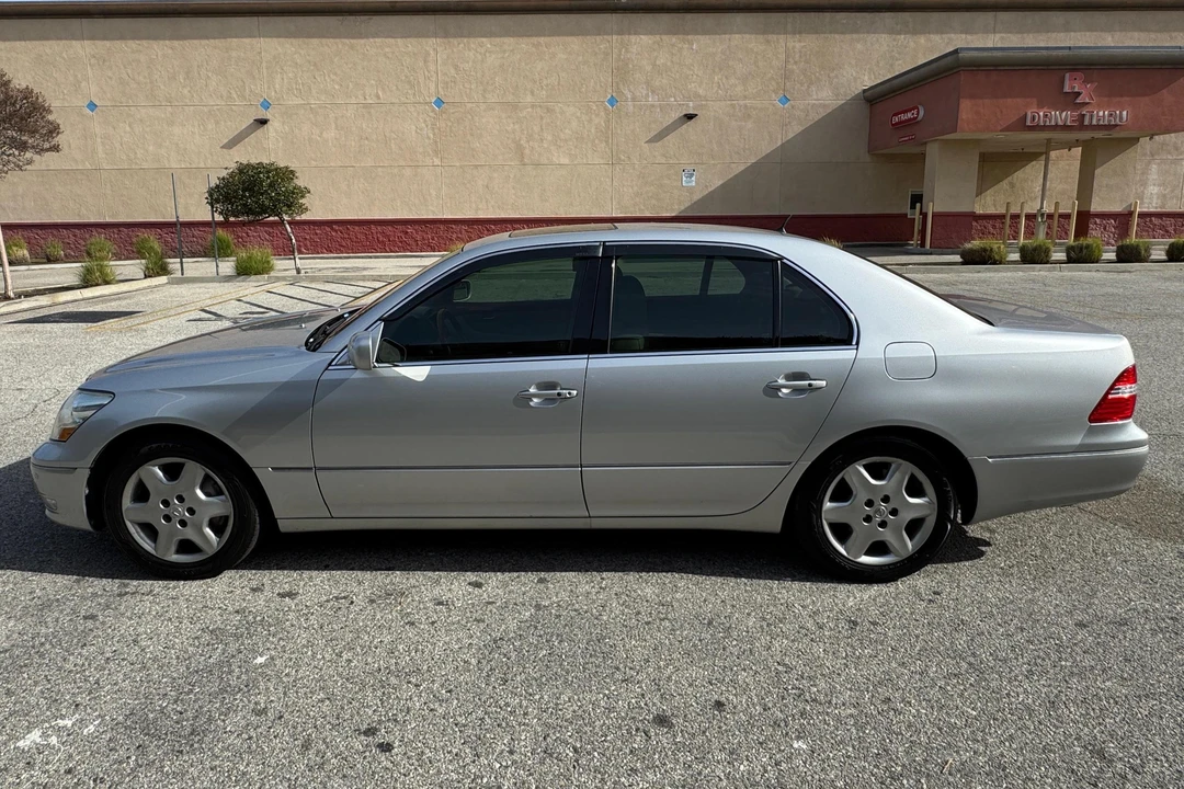 2005 Lexus LS 3rd Gen - Image 3 of 31