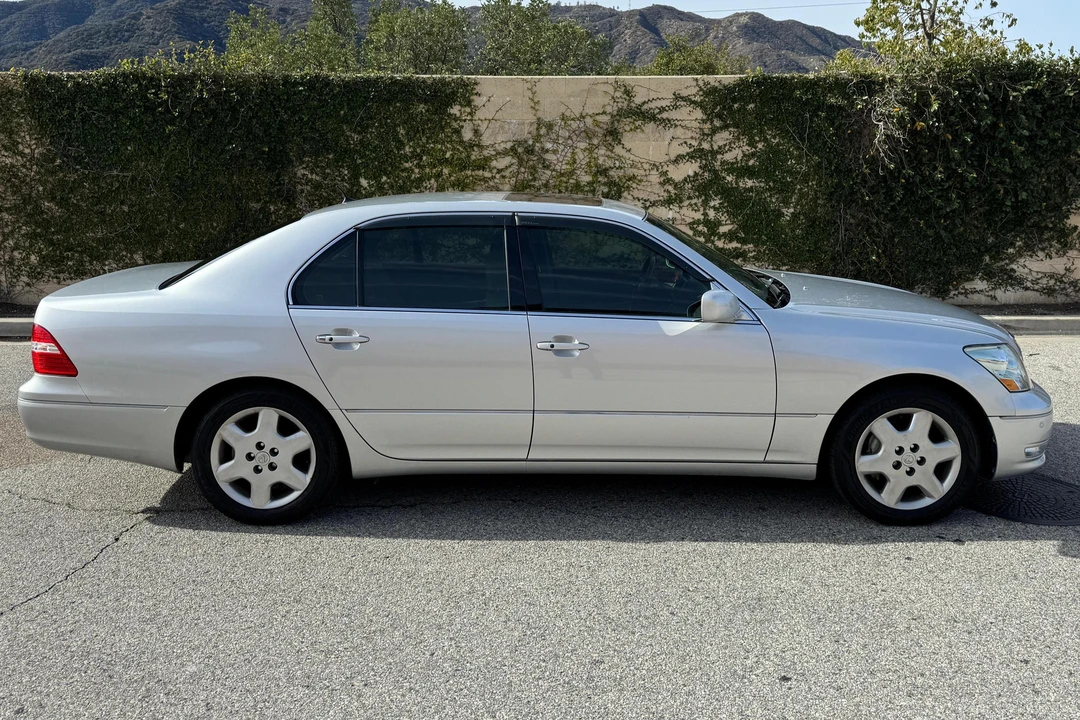 2005 Lexus LS 3rd Gen - Image 22 of 31