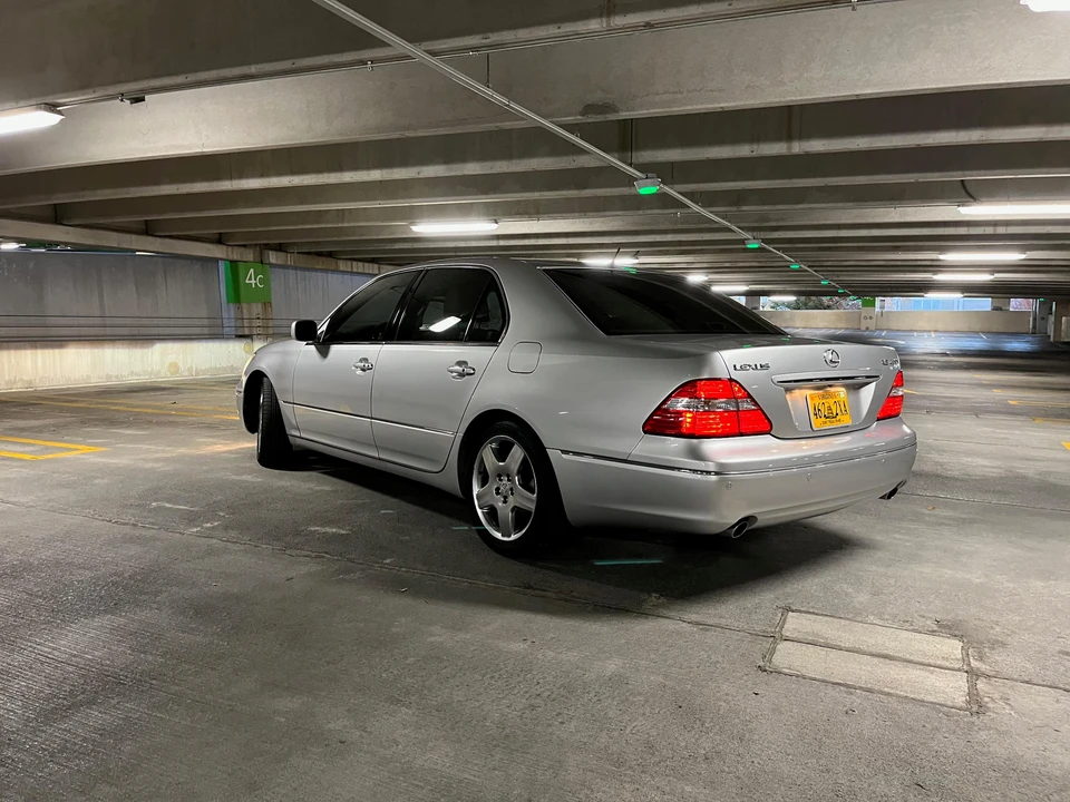 2005 Lexus LS 3rd Gen - Image 25 of 31