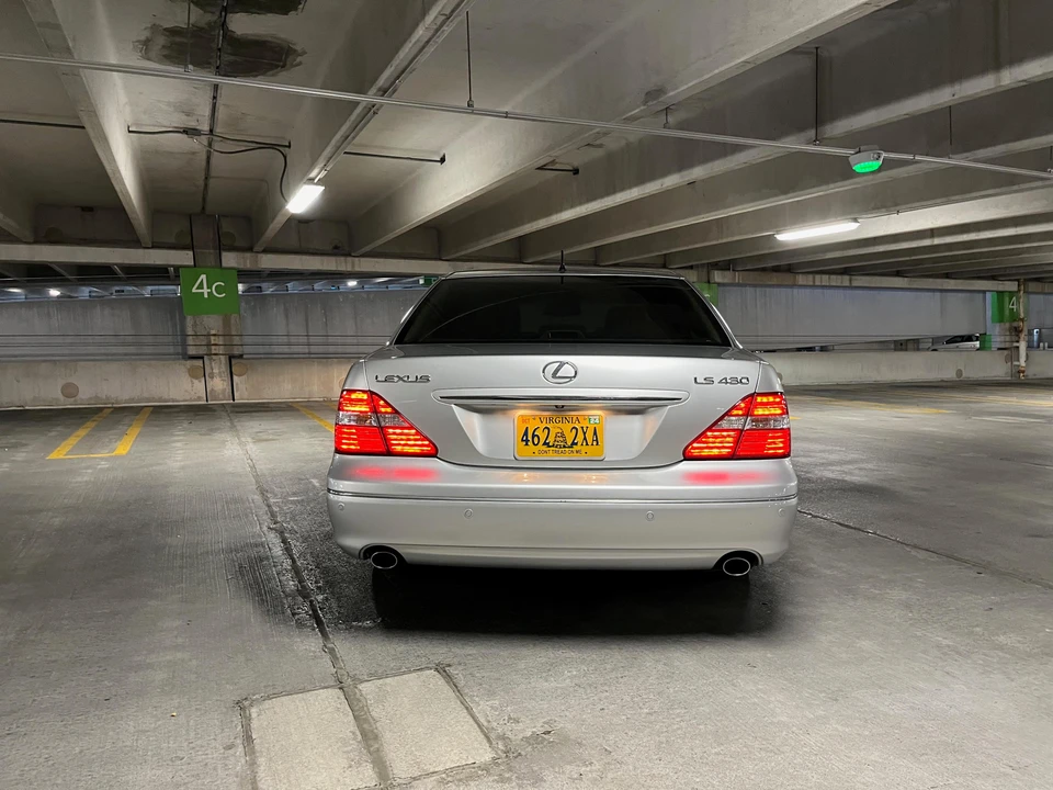 2005 Lexus LS 3rd Gen - Image 28 of 31