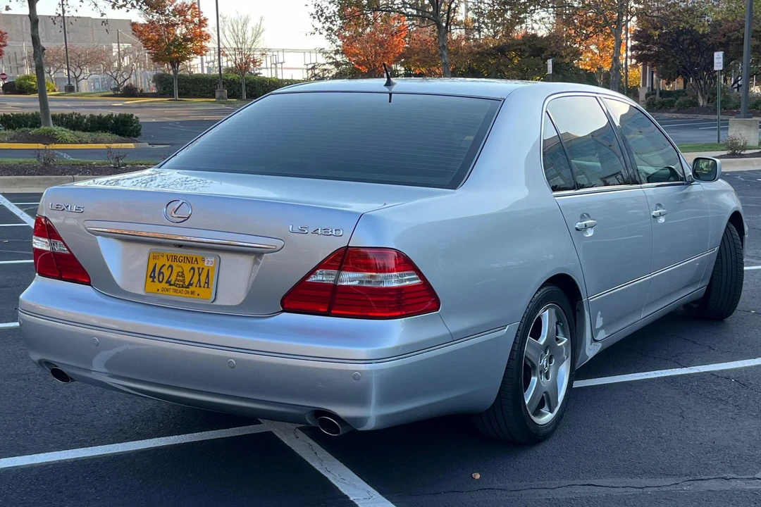 2005 Lexus LS 3rd Gen - Image 4 of 31