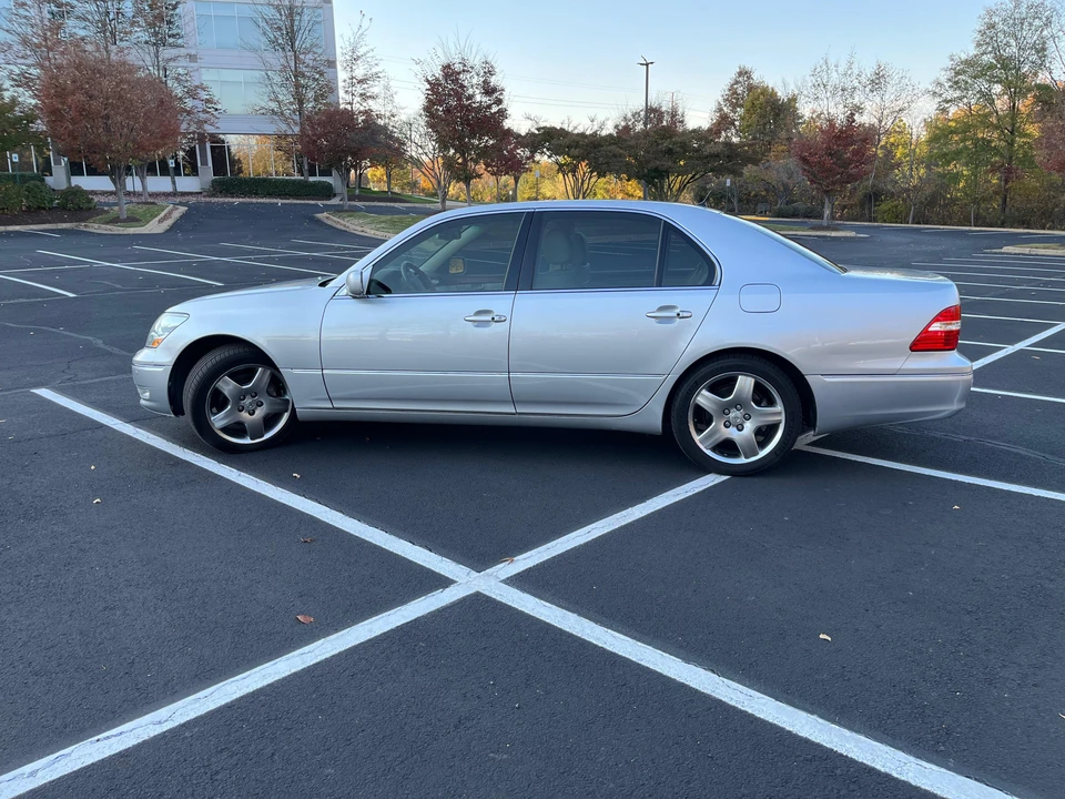 2005 Lexus LS 3rd Gen - Image 20 of 31