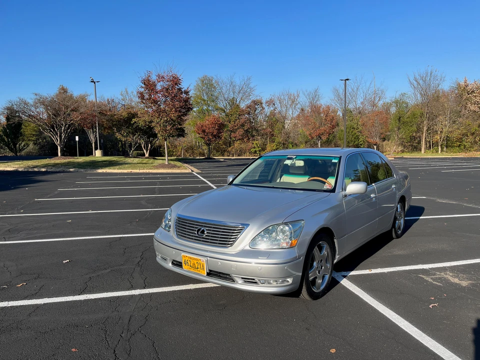2005 Lexus LS 3rd Gen - Image 11 of 31