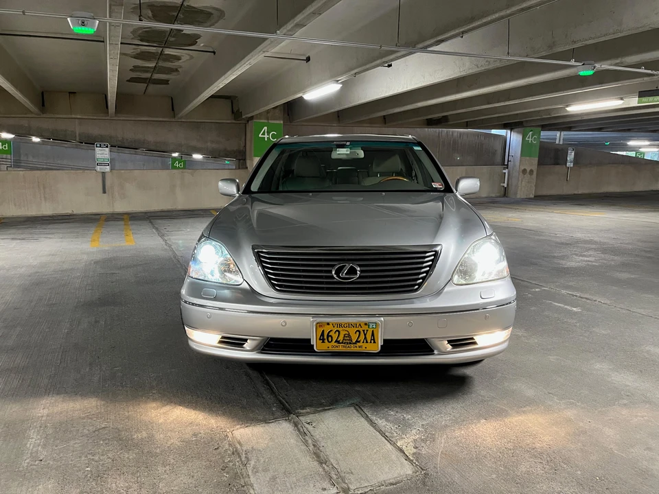2005 Lexus LS 3rd Gen - Image 9 of 31