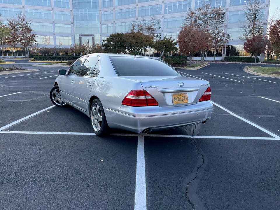 2005 Lexus LS 3rd Gen - Image 27 of 31