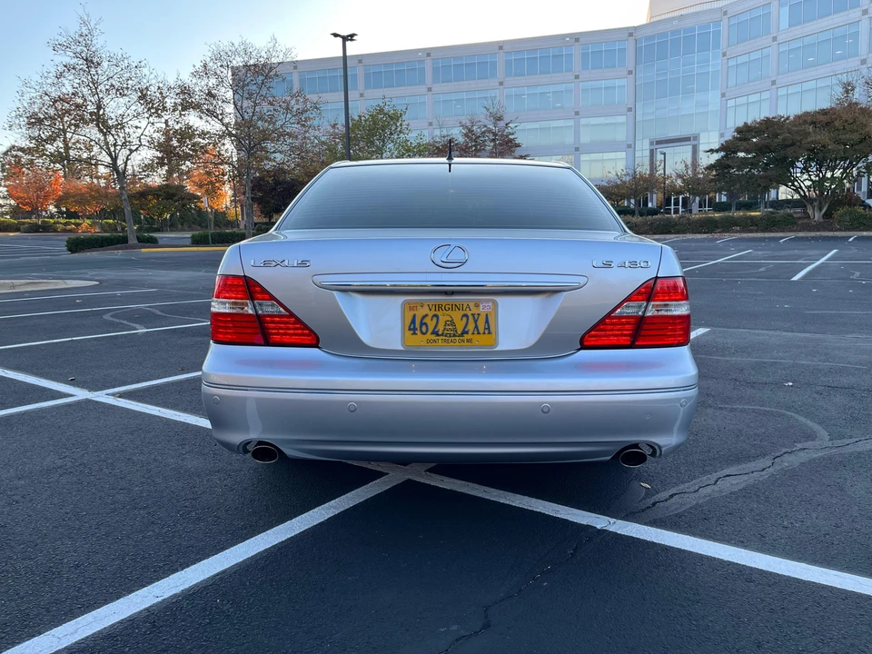 2005 Lexus LS 3rd Gen - Image 29 of 31