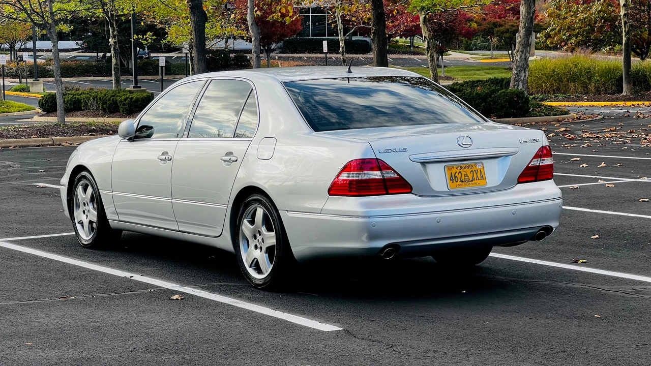2005 Lexus LS 3rd Gen - Image 26 of 31