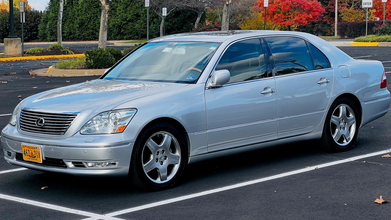 2005 Lexus LS 3rd Gen - Image 16 of 31
