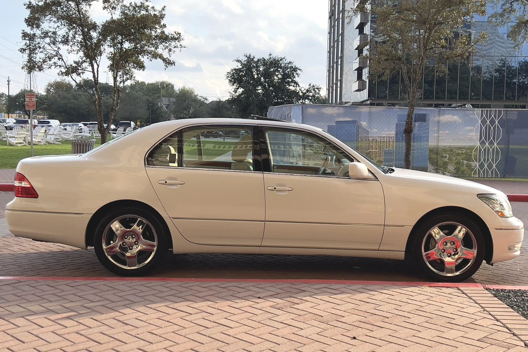2005 Lexus LS 3rd Gen - Image 15 of 31