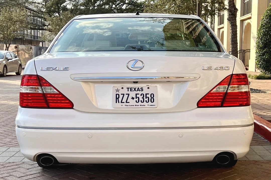 2005 Lexus LS 3rd Gen - Image 5 of 31