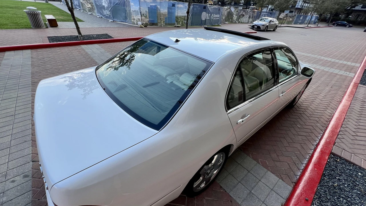 2005 Lexus LS 3rd Gen - Image 27 of 31