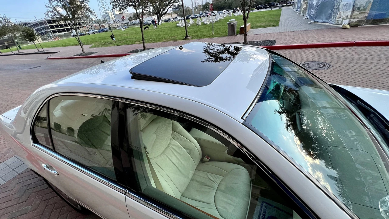 2005 Lexus LS 3rd Gen - Image 29 of 31