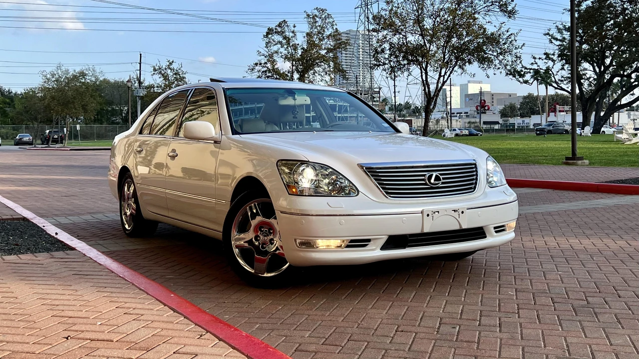 2005 Lexus LS 3rd Gen - Image 18 of 31