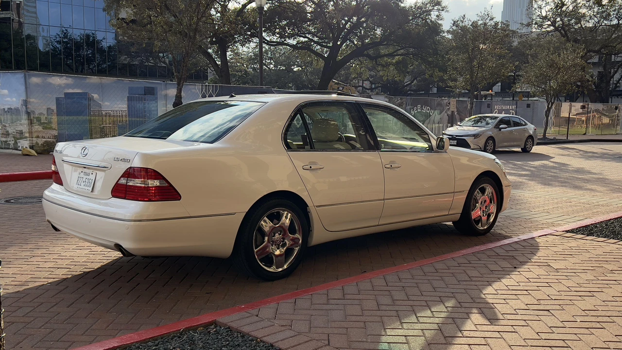 2005 Lexus LS 3rd Gen - Image 14 of 31