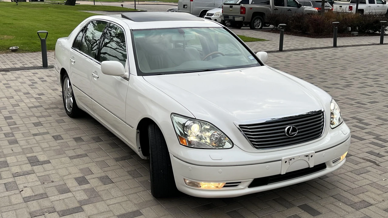 2005 Lexus LS 3rd Gen - Image 23 of 31