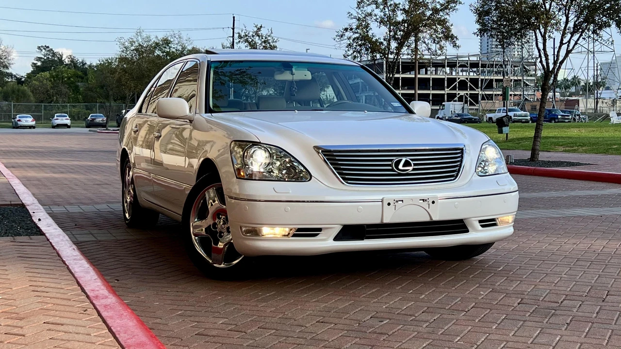 2005 Lexus LS 3rd Gen - Image 19 of 31