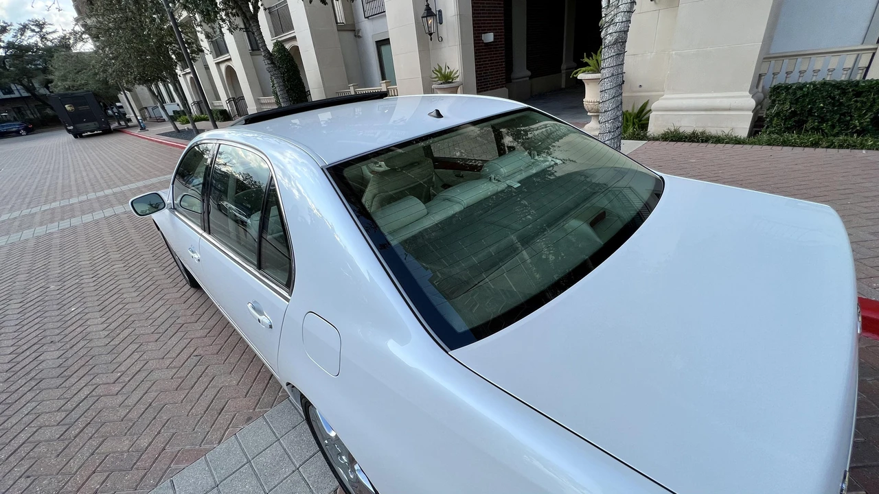 2005 Lexus LS 3rd Gen - Image 25 of 31