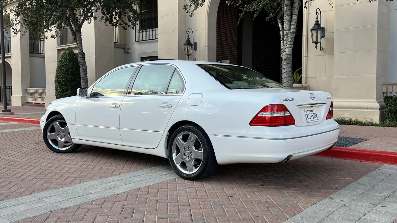 2005 Lexus LS 3rd Gen - Image 8 of 31