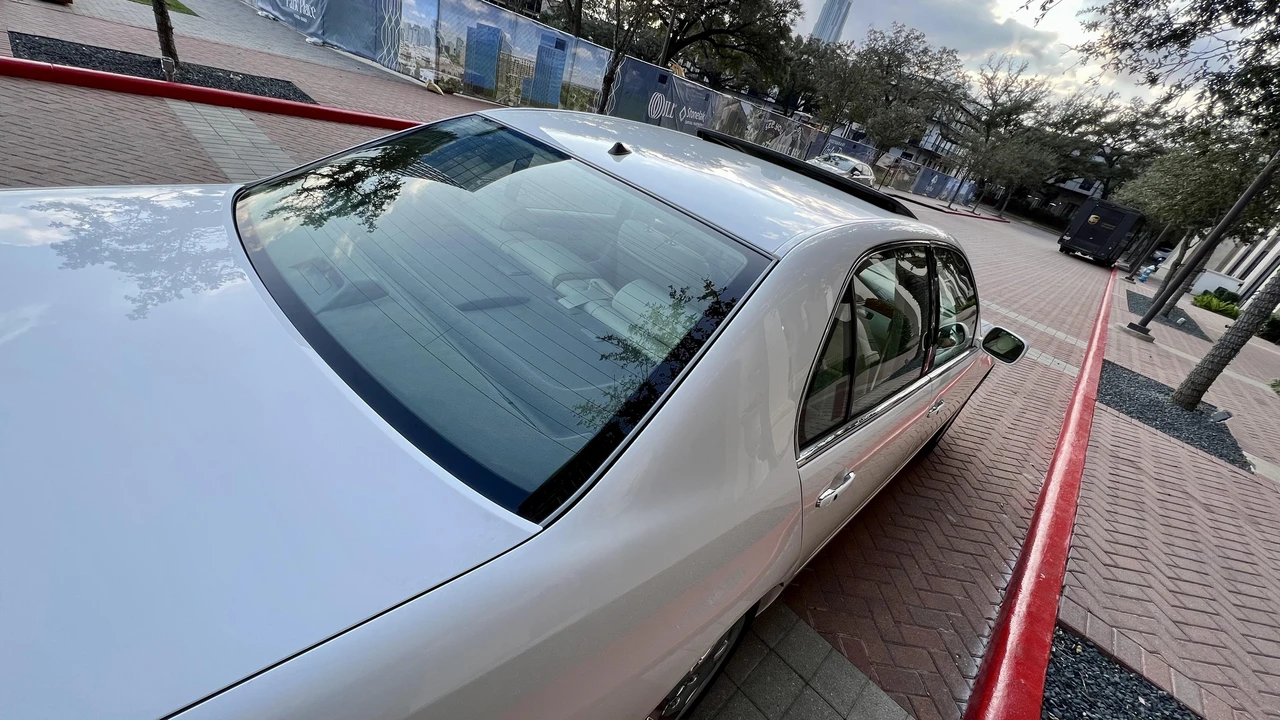 2005 Lexus LS 3rd Gen - Image 28 of 31
