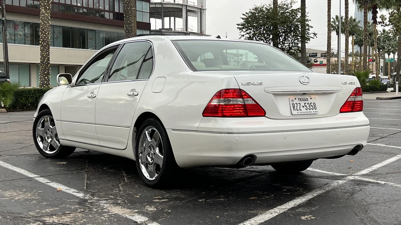 2005 Lexus LS 3rd Gen - Image 24 of 31