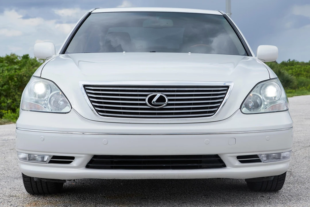 2005 Lexus LS 3rd Gen - Image 2 of 31