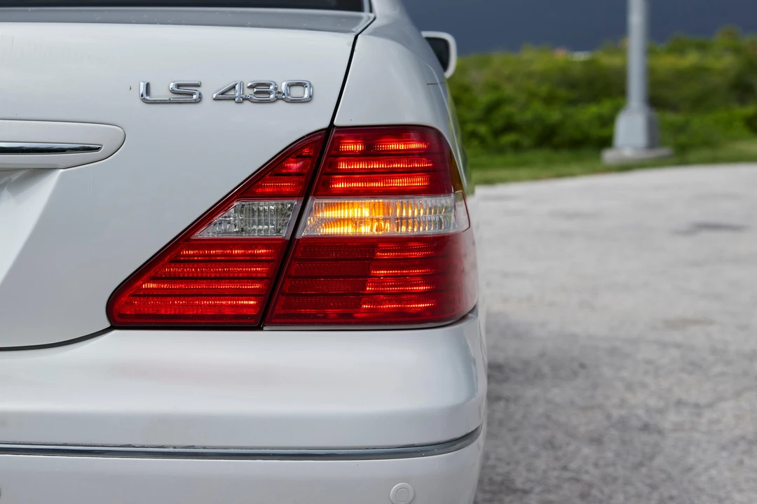 2005 Lexus LS 3rd Gen - Image 20 of 31