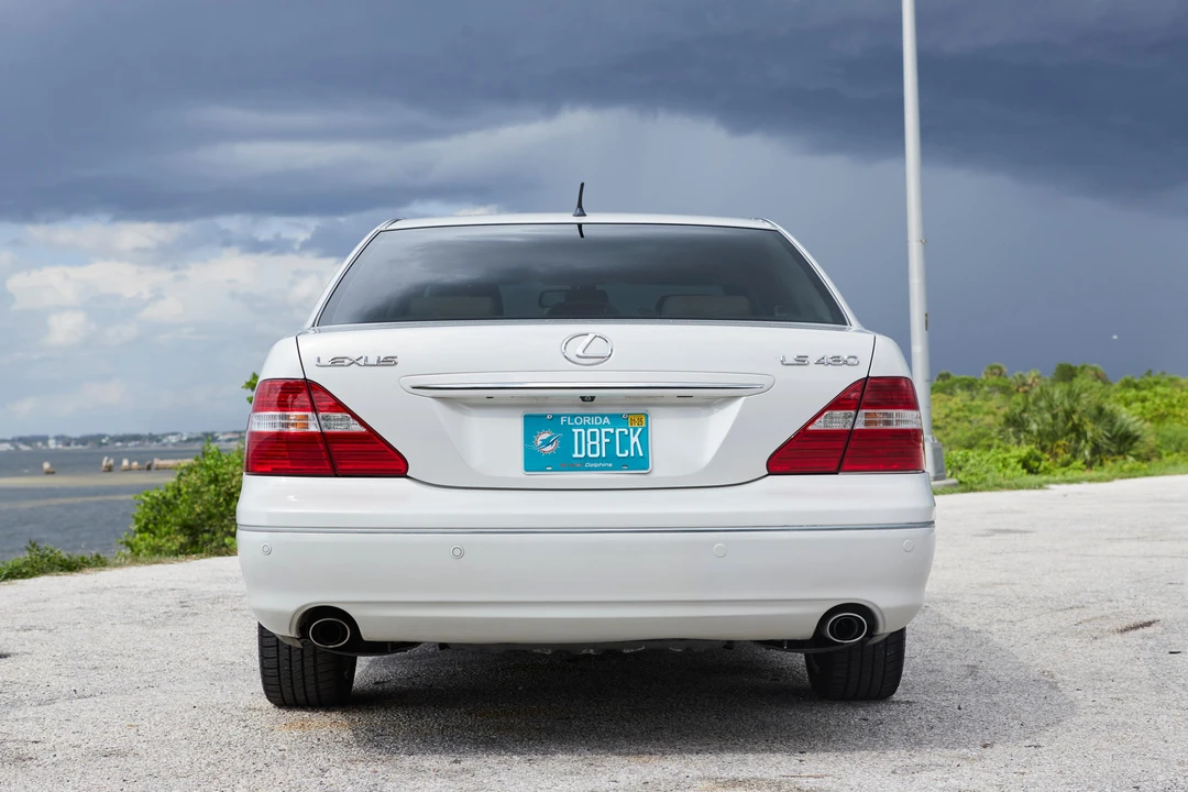 2005 Lexus LS 3rd Gen - Image 8 of 31