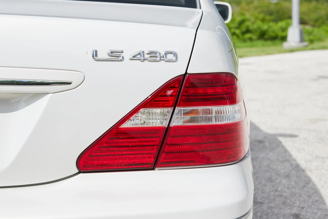 2005 Lexus LS 3rd Gen - Image 21 of 31