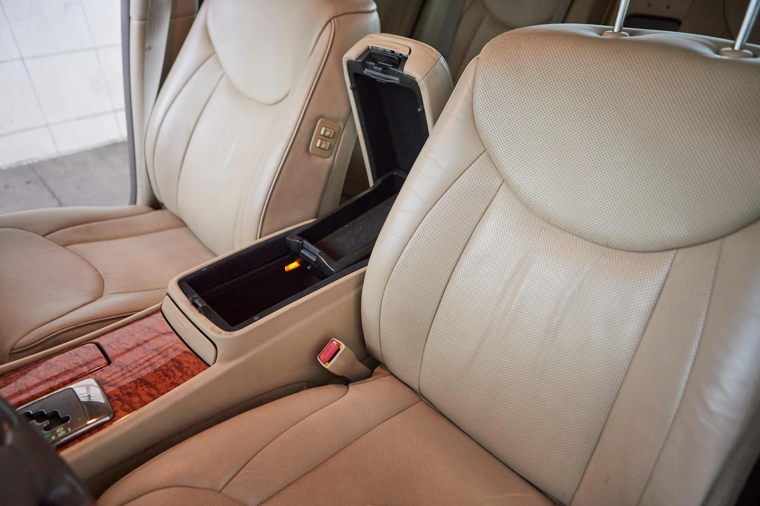 2005 Lexus LS 3rd Gen - Image 29 of 31
