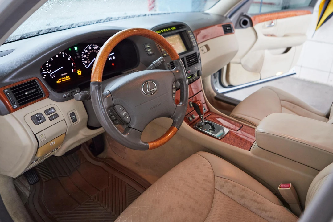 2005 Lexus LS 3rd Gen - Image 28 of 31