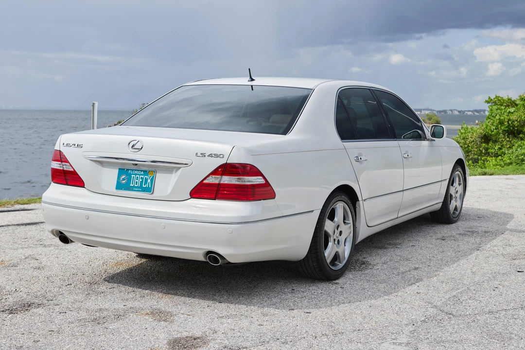 2005 Lexus LS 3rd Gen - Image 10 of 31