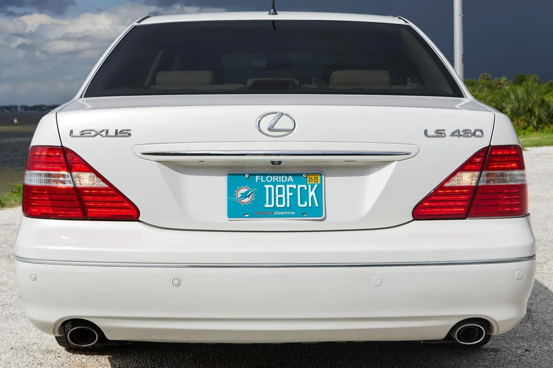 2005 Lexus LS 3rd Gen - Image 5 of 31