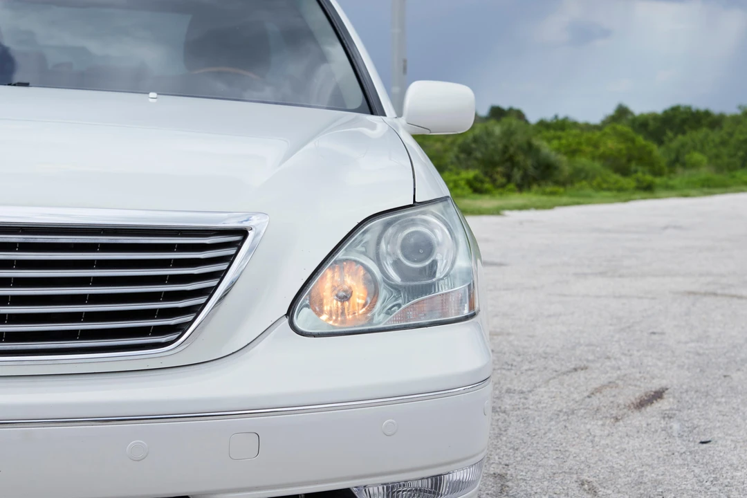 2005 Lexus LS 3rd Gen - Image 14 of 31