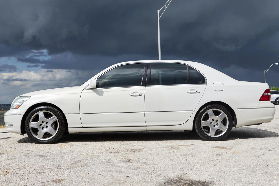 2005 Lexus LS 3rd Gen - Image 3 of 31