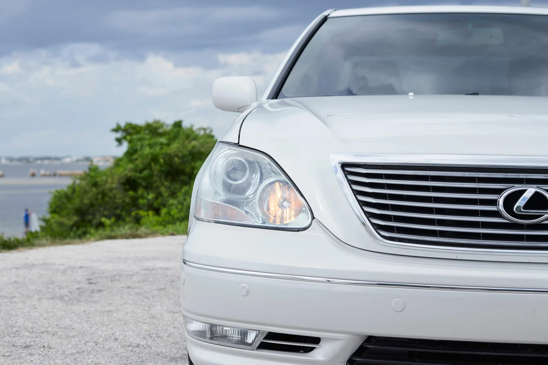 2005 Lexus LS 3rd Gen - Image 12 of 31