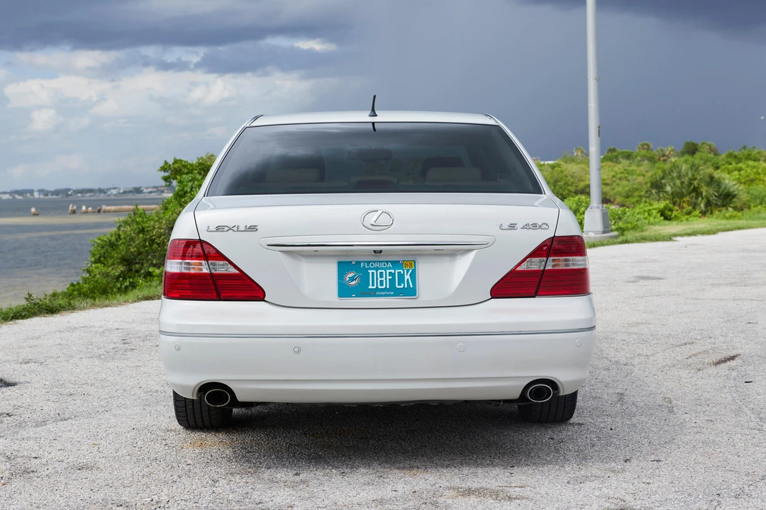 2005 Lexus LS 3rd Gen - Image 9 of 31