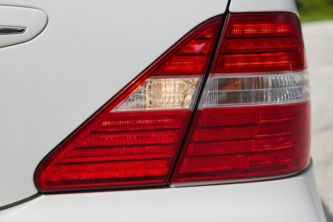 2005 Lexus LS 3rd Gen - Image 19 of 31