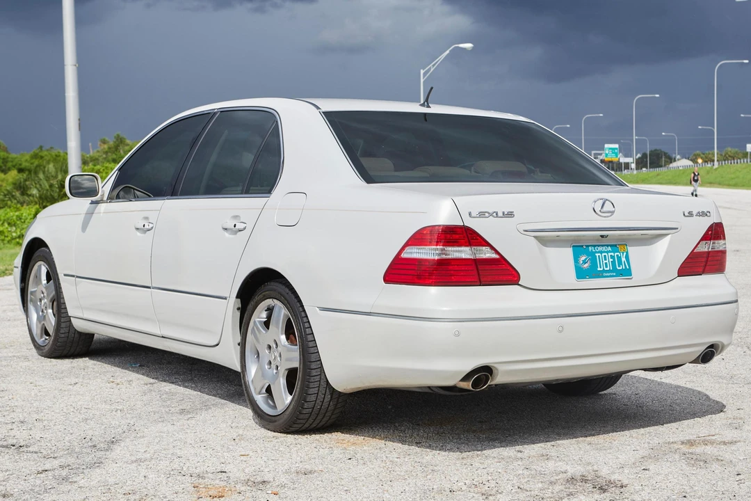 2005 Lexus LS 3rd Gen - Image 4 of 31