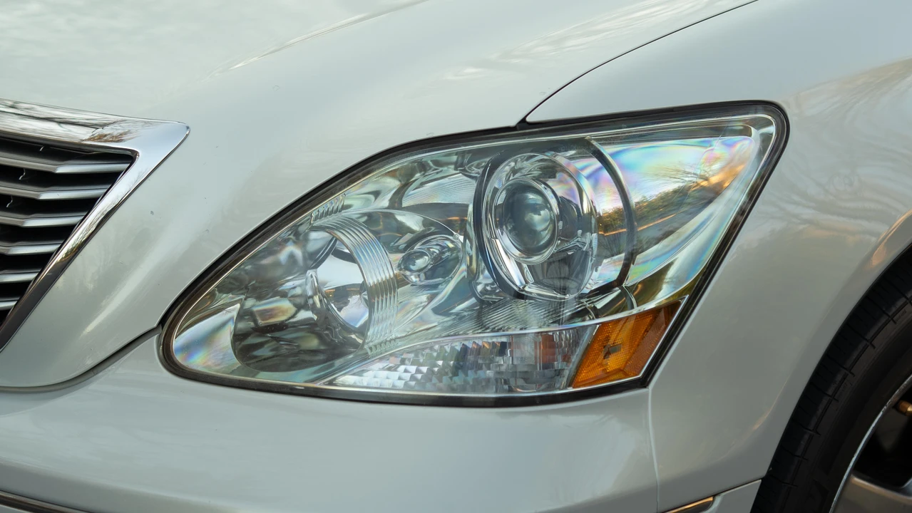 2005 Lexus LS 3rd Gen - Image 15 of 31
