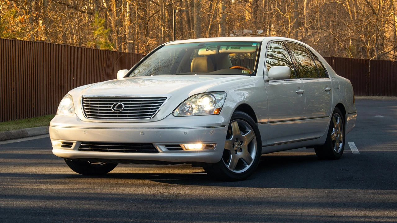 2005 Lexus LS 3rd Gen - Image 8 of 31