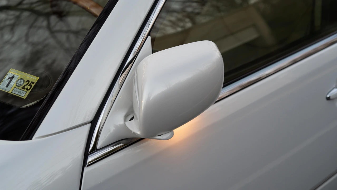 2005 Lexus LS 3rd Gen - Image 19 of 31