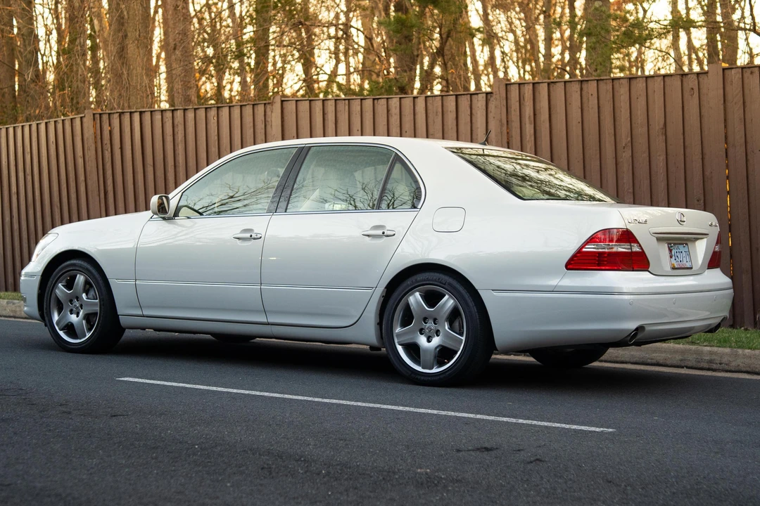 2005 Lexus LS 3rd Gen - Image 3 of 31