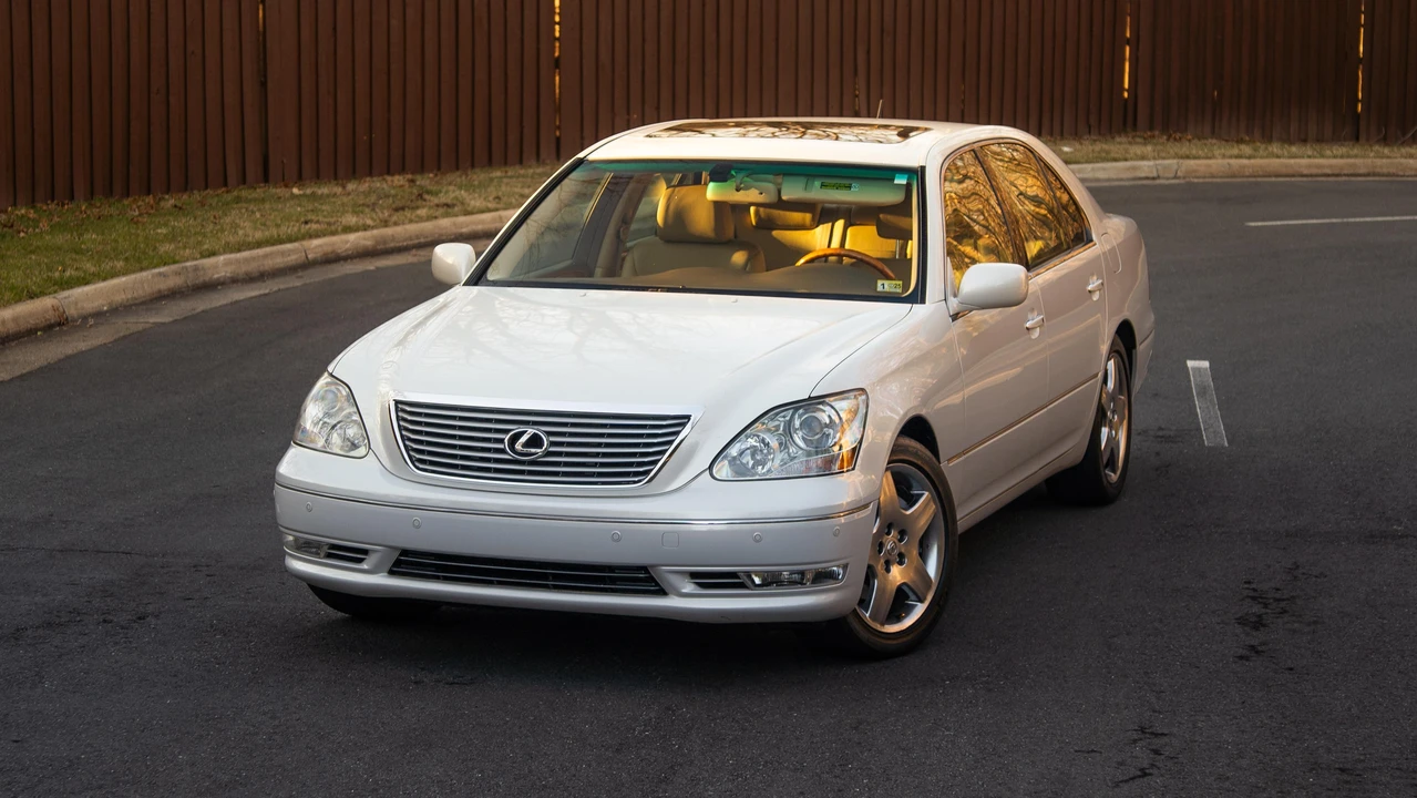 2005 Lexus LS 3rd Gen - Image 7 of 31