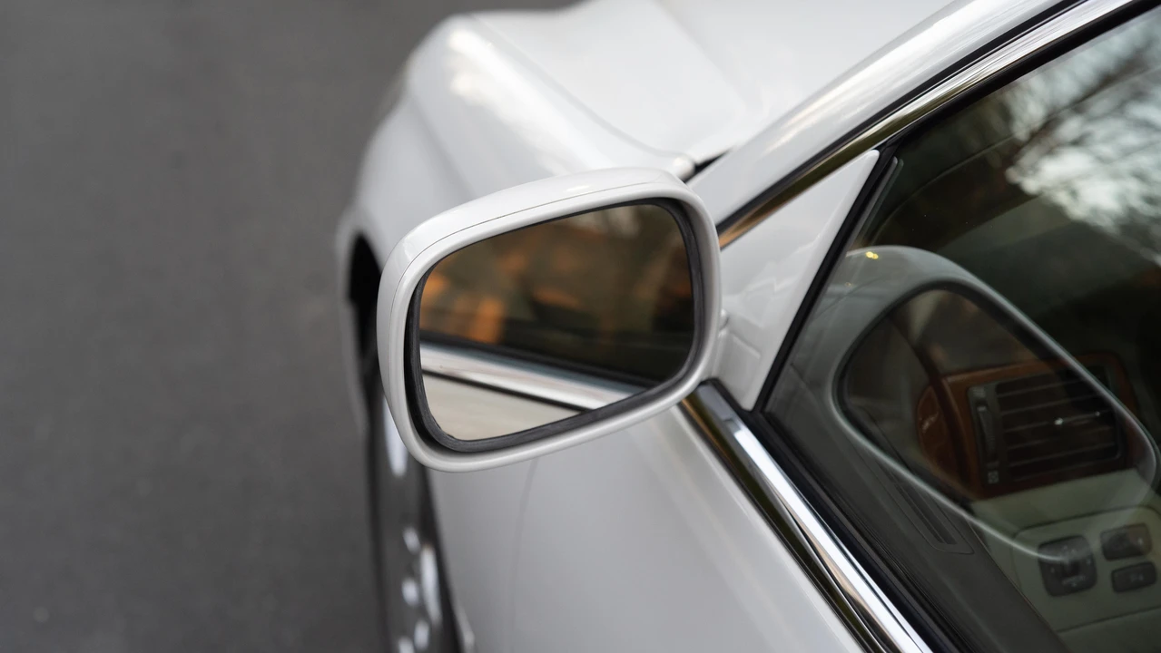 2005 Lexus LS 3rd Gen - Image 21 of 31