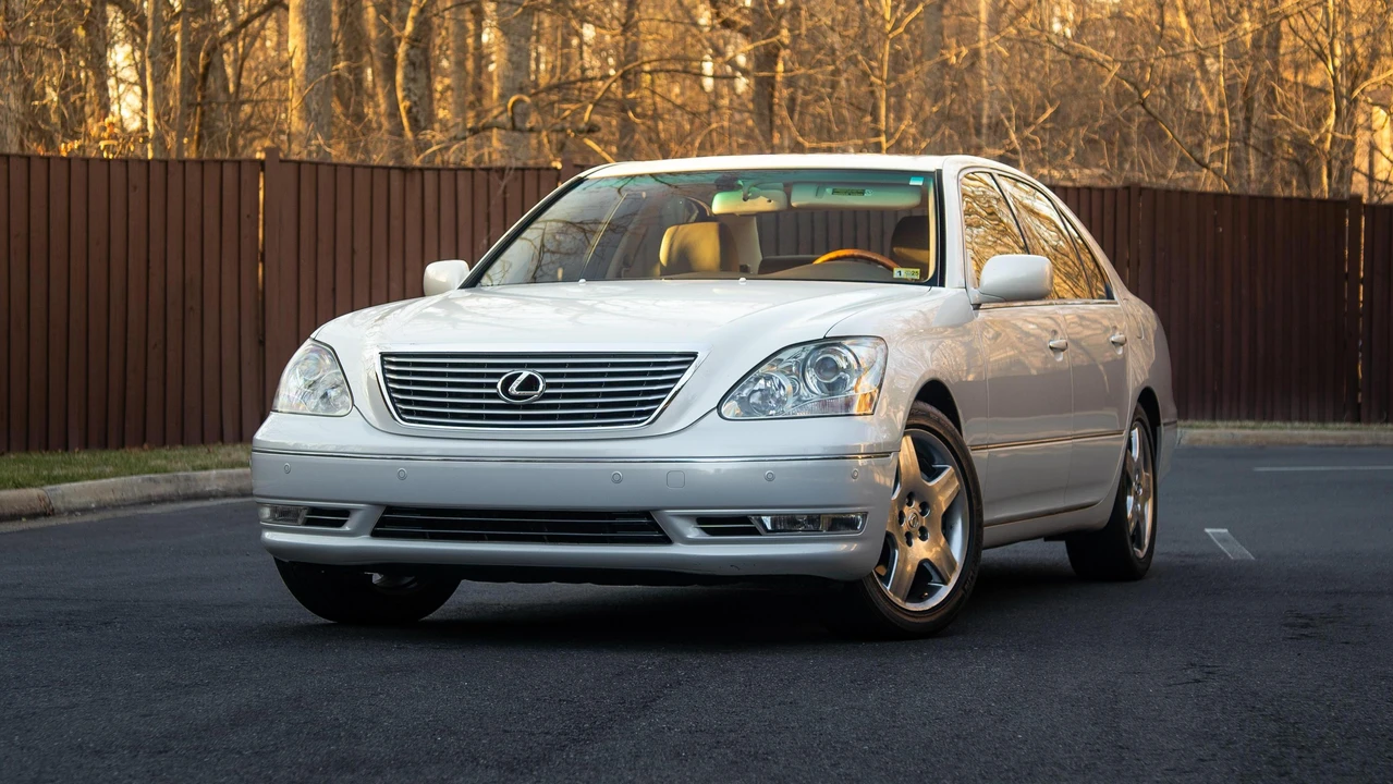 2005 Lexus LS 3rd Gen - Image 6 of 31